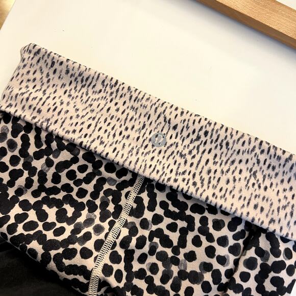 Lululemon Wunder Under Crop - Picture 5 of 5